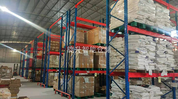 下雨天仓库货架如何防潮.jpg