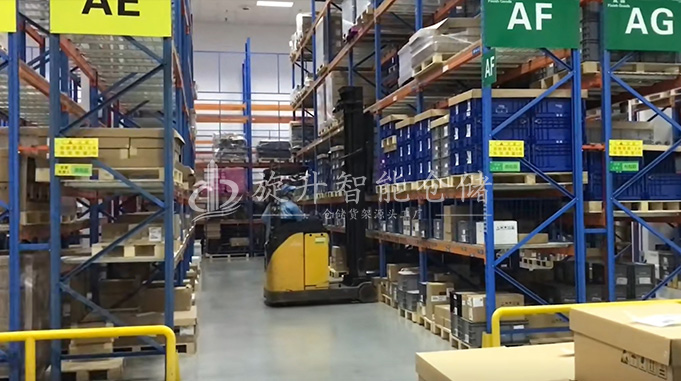 仓储货架通常和哪些叉车搭配使用？.jpg